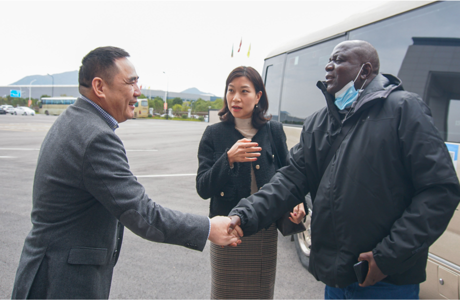 戴維醫(yī)療_贊比亞國家衛(wèi)生部代表團蒞臨戴維醫(yī)療，共商合作新機遇！